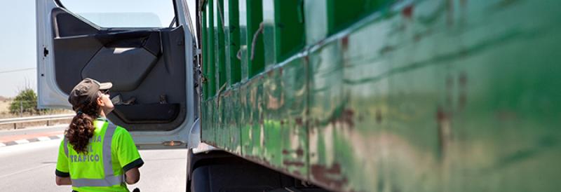 La DGT sanciona a més de 600 conductors de camions i autobusos en carreteres andaluses per no respectar els temps de conducció, pauses i descansos
