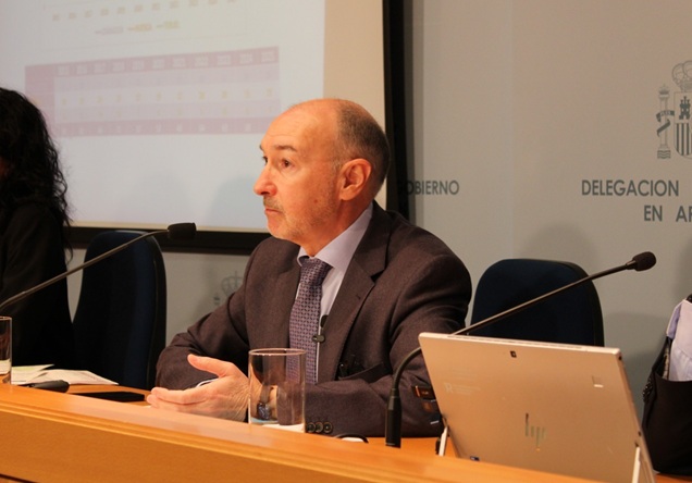 El delegat del Govern, Fernando Beltrán, explicant l'informe de sinistralitat.
