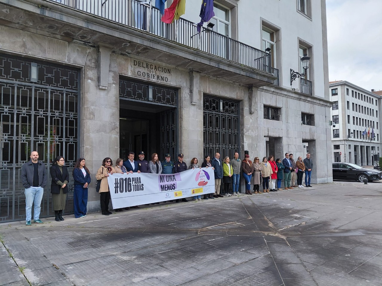 La Delegació del Govern guarda un minut de silenci per un nou assassinat masclista