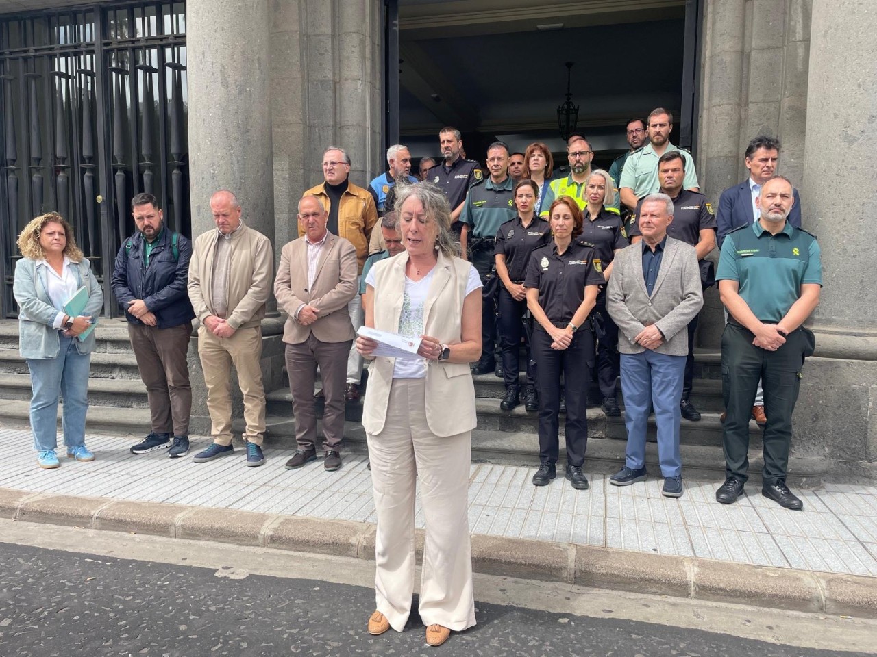 Minut de silenci després de la confirmació com a violència de gènere de l'assassinat d'una dona a La Rioja