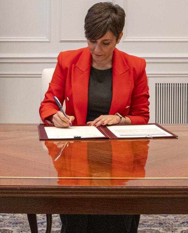 Isabel Rodríguez signa un acord amb Cantàbria per a finançar parcialment actuacions de rehabilitació a nivell de barri que inclouen 120 habitatges