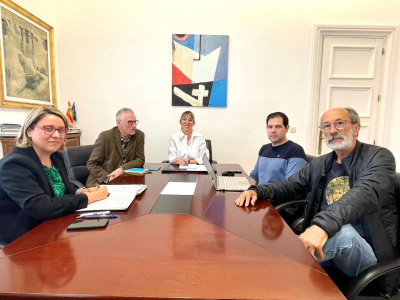 La delegada del Govern a Cantàbria es reuneix amb les Taules de Mobilitat Sostenible per a abordar la millora del servei de Rodalia