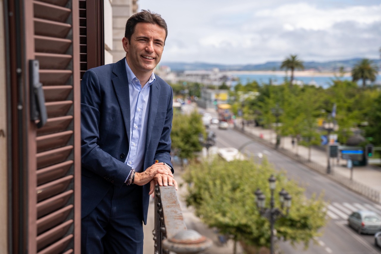 El delegat al balcó de la Delegació del Govern