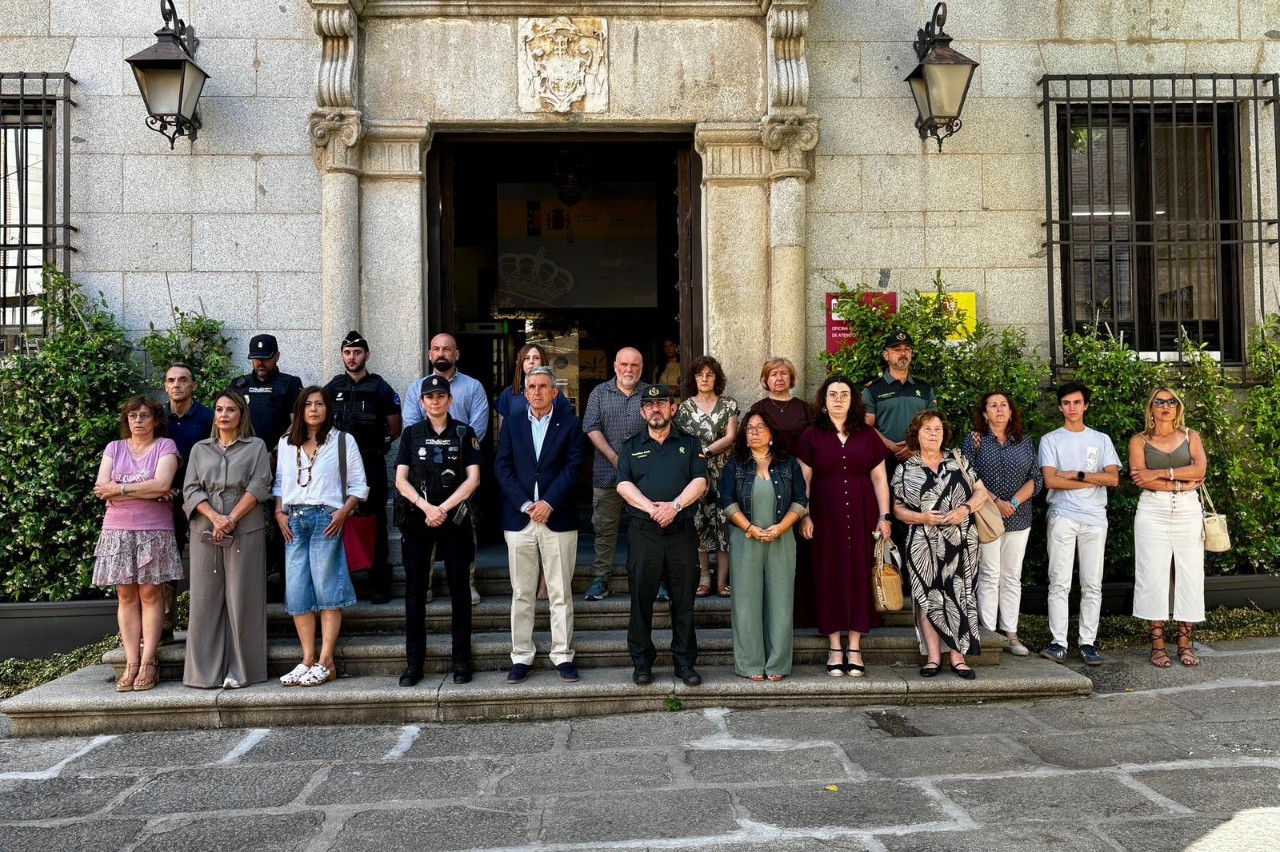 Minut de silenci per assassinats d'Alacant i Màlaga