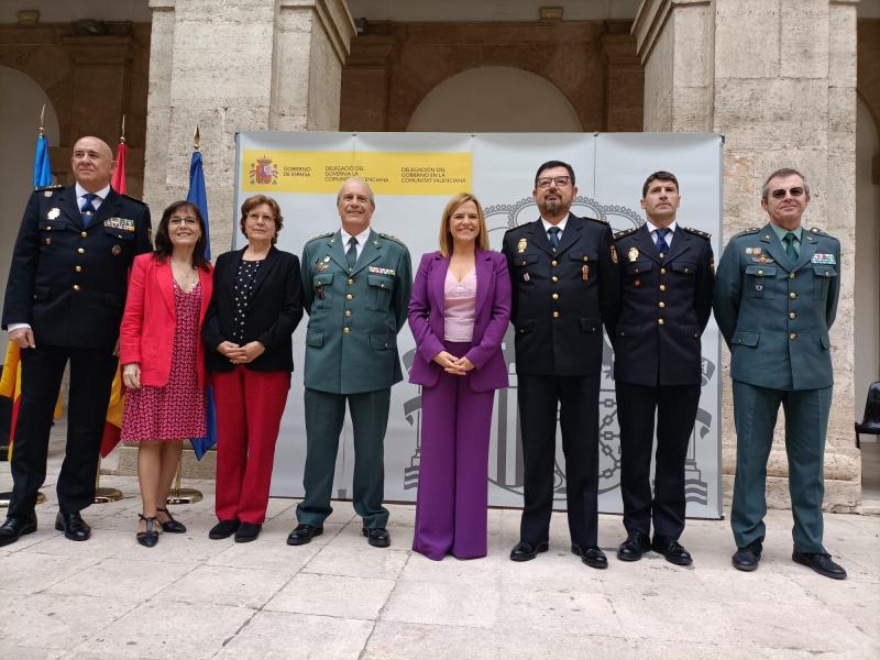 Pilar Bernabé enalteix la vocació de servei públic en el lliurament de medalles al Mèrit Civil