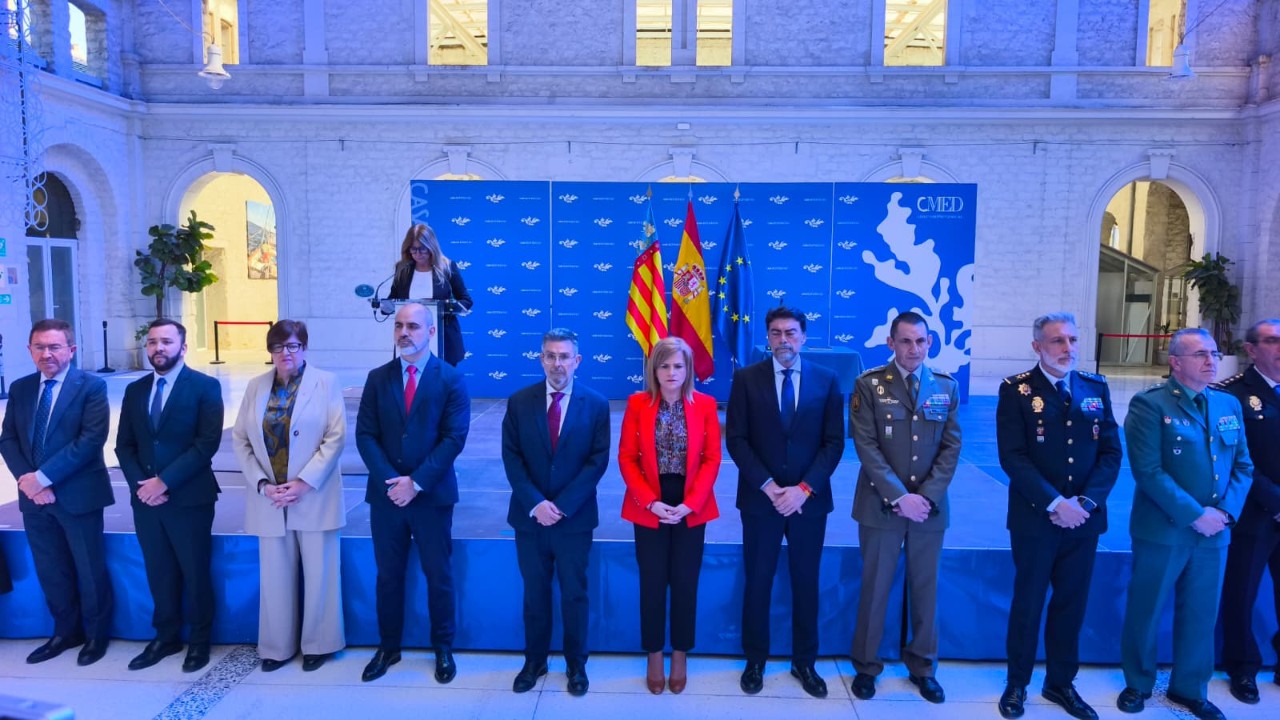 Minuto de silencio por la víctima menor de edad de violencia vicaria de Torrevieja y por la última víctima de violencia de género de Zaragoza