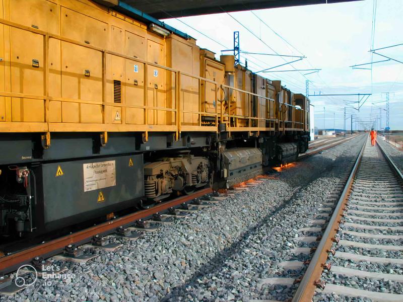 Adif AV posa en tensió 34,7 km addicionals de catenària a Extremadura