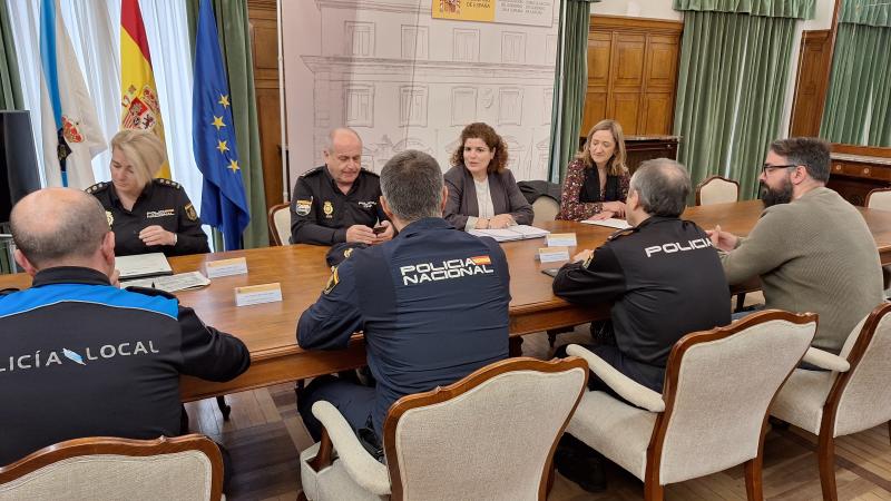 María Rivas presideix la reunió operativa de comandaments policials per a garantir la seguretat a l'entorn de l'estadi de Riazor aquest diumenge