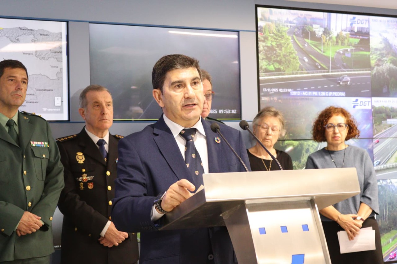 Imagen de archivo del delegado en la sala de pantallas de la DGT en A Coruña