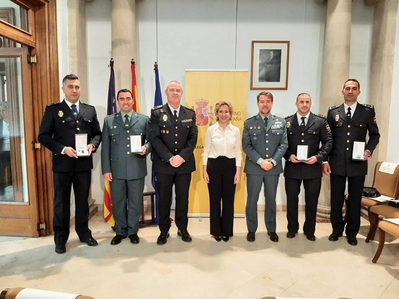 Aina Calvo lliura la Medalla de Protecció Civil a quatre membres de les Forces i Cossos de Seguretat de l'Estat en Balears