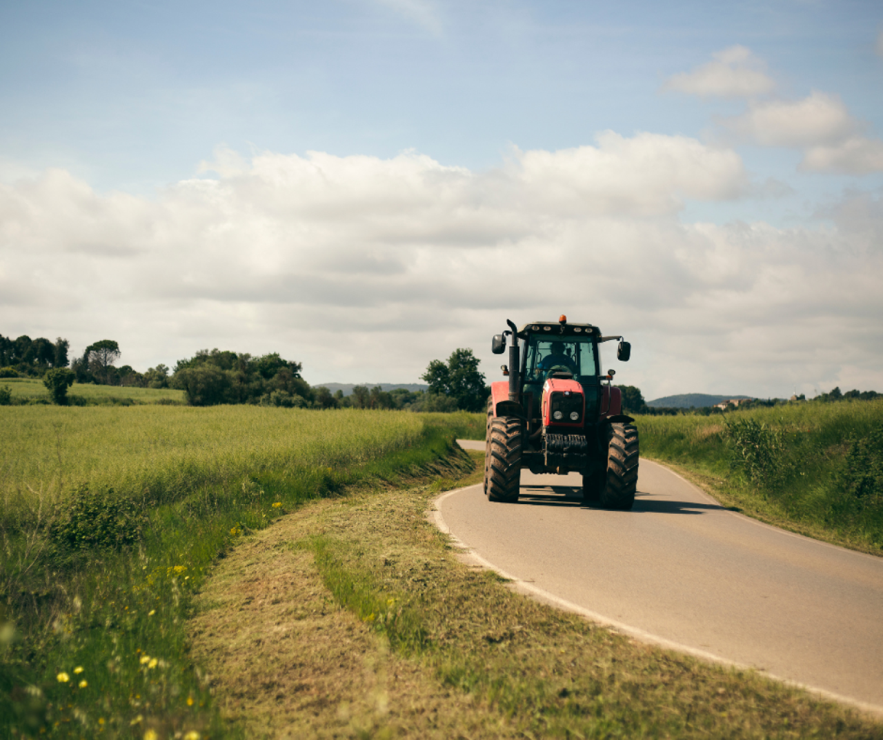 El BOR publica els itineraris obligatoris per la EL-20 i A-13 per als vehicles especials agrícoles durant el període de verema