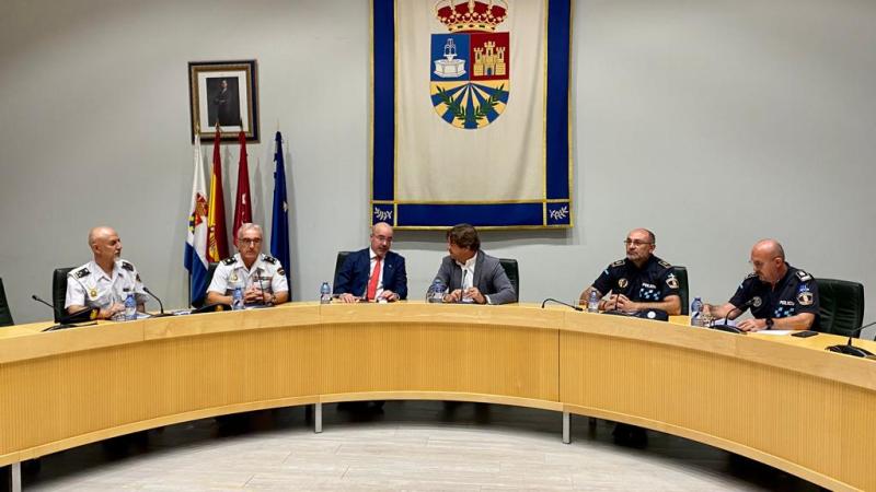 Francisco Martín presideix al costat de l'alcalde Javier Ayala la Junta Local de Seguretat de l'Ajuntament de Fuenlabrada