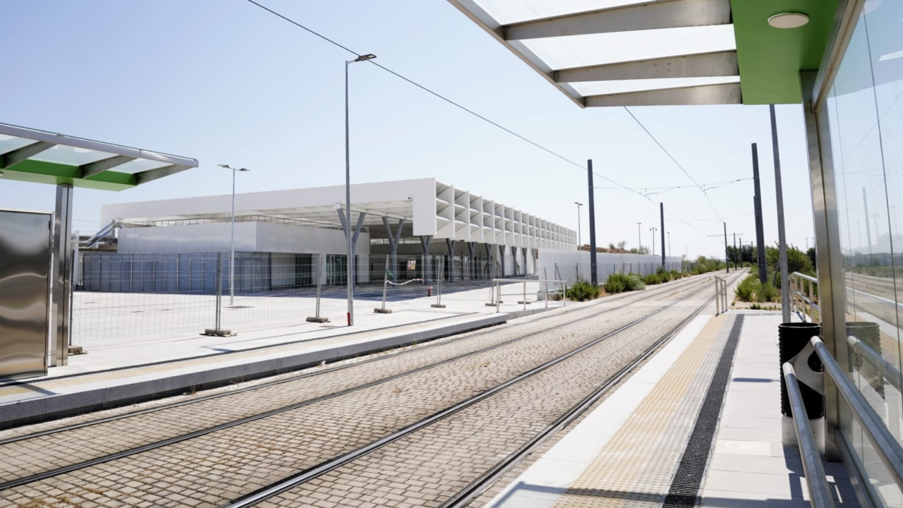 Edifici de viatgers en  nova estació de Parla Nord