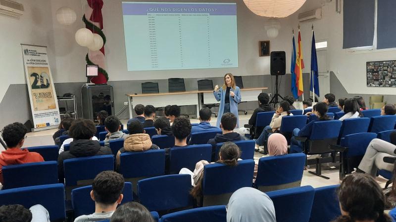 La prevenció i detecció de la violència de gènere, en les xerrades de Laura Segura del Pla Director