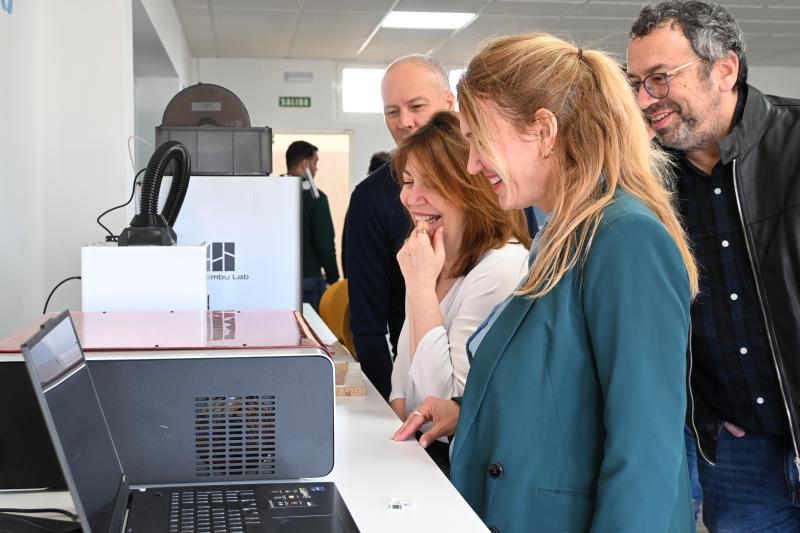 La Directora Provincial d'Educació destaca la inversió “sense precedents” en la millora de la competència digital en els centres educatius