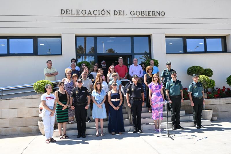 La Delegació del Govern guarda un minut de silenci en repulsa per l'assassinat de Josefa a Almeria