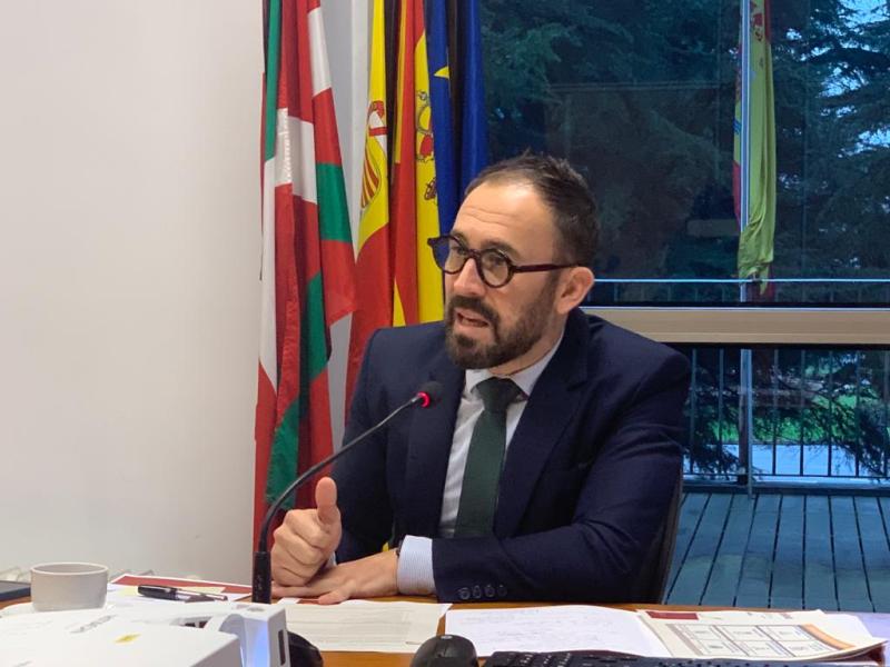 Gobernuak kontuak eman ditu legegintzaldi honetan Euskadirekin hartutako konpromisoen betetze-mailari buruz