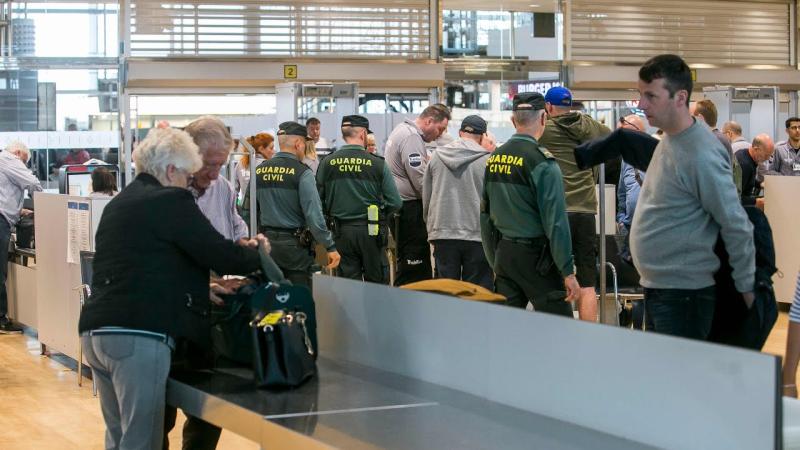 La Guàrdia Civil i l'Agència Tributària intervenen 4.687 grams de cocaïna en l'aeroport de Bilbao