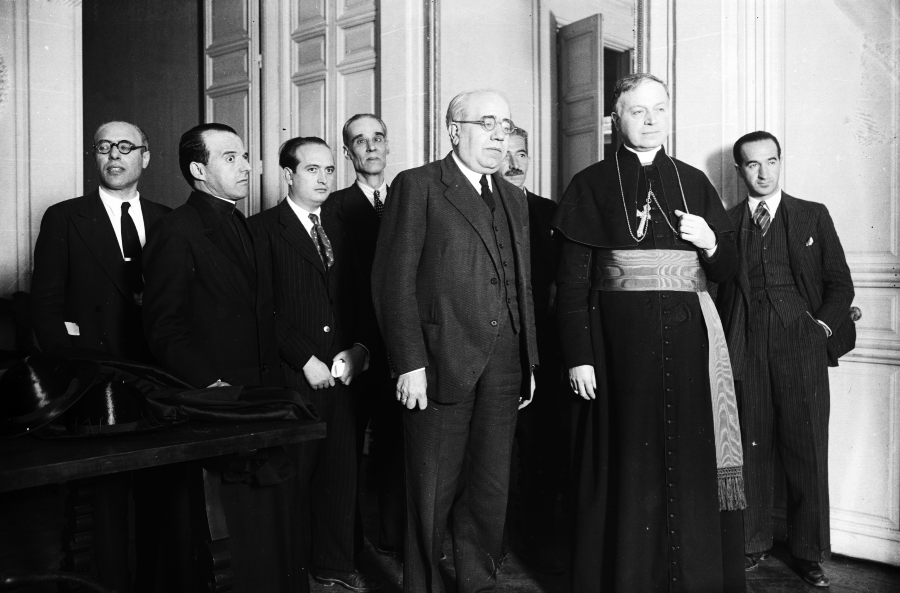 Visita del Nuncio a Azaña a la Presidencia del Gobierno Visita del Nuncio a Azaña a la Presidencia del Gobierno