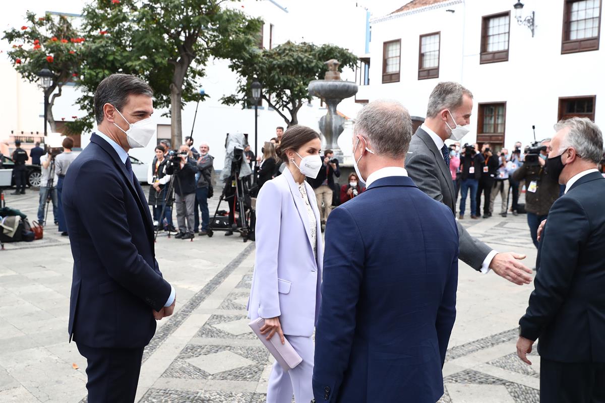 12/03/22-Els Reyes i el President en l'homenatge a l'exemplaritat del Poble de La Palma (Font: La Moncloa)