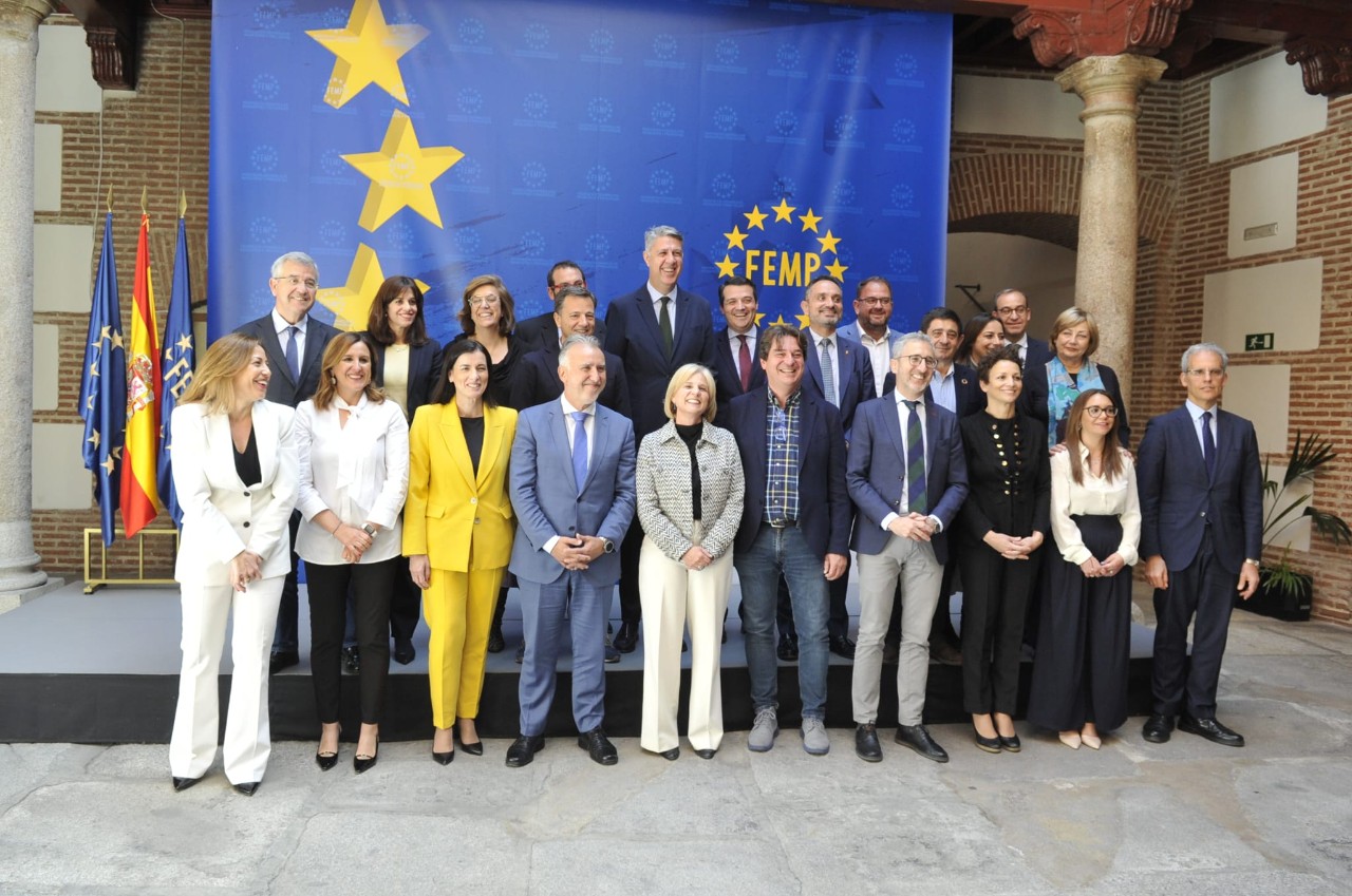 Ángel Víctor Torres es reuneix amb la junta de govern de la FEMP