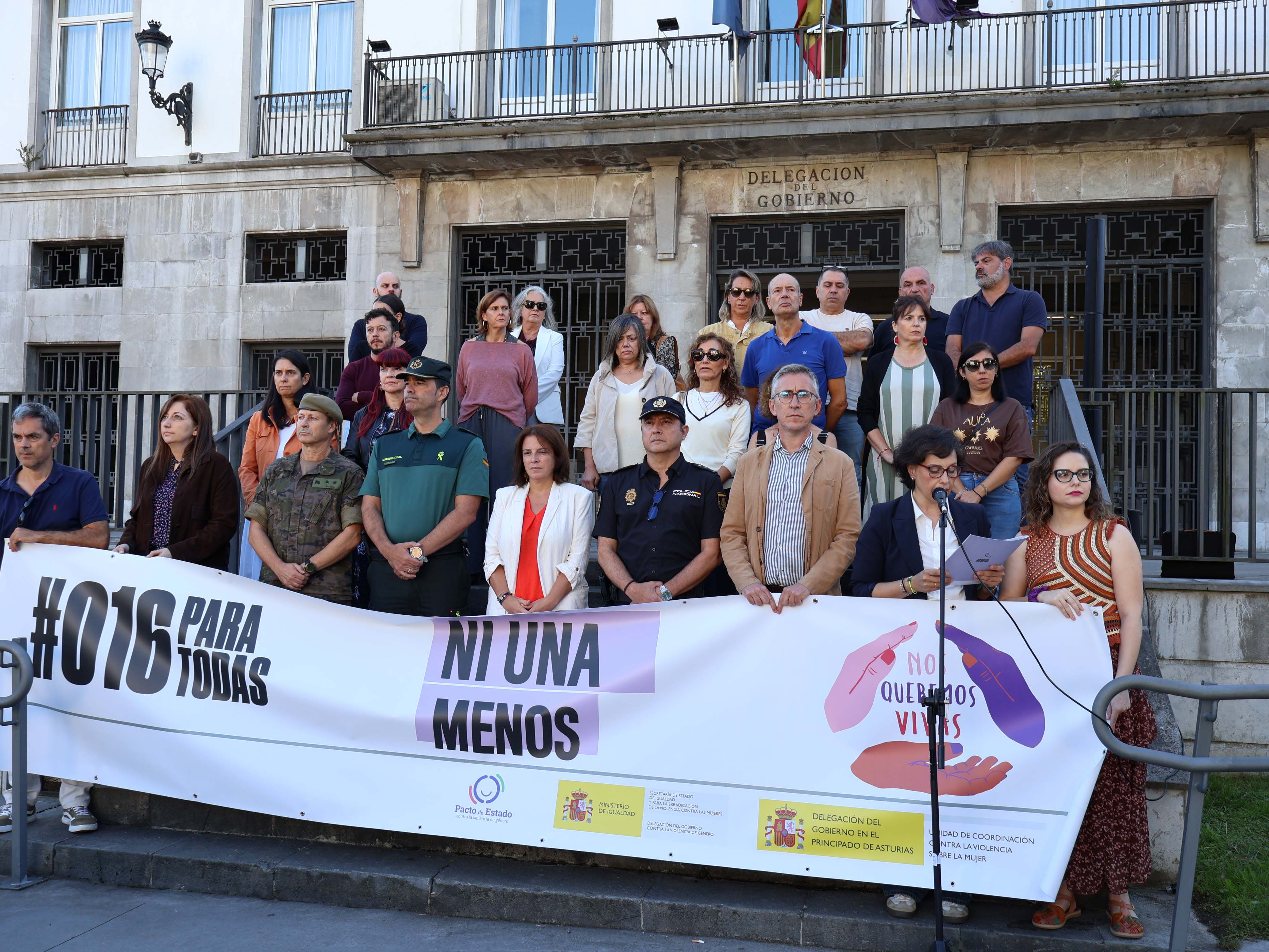 La delegada del Gobierno asiste al minuto de silencio por la última víctima de violencia de género
