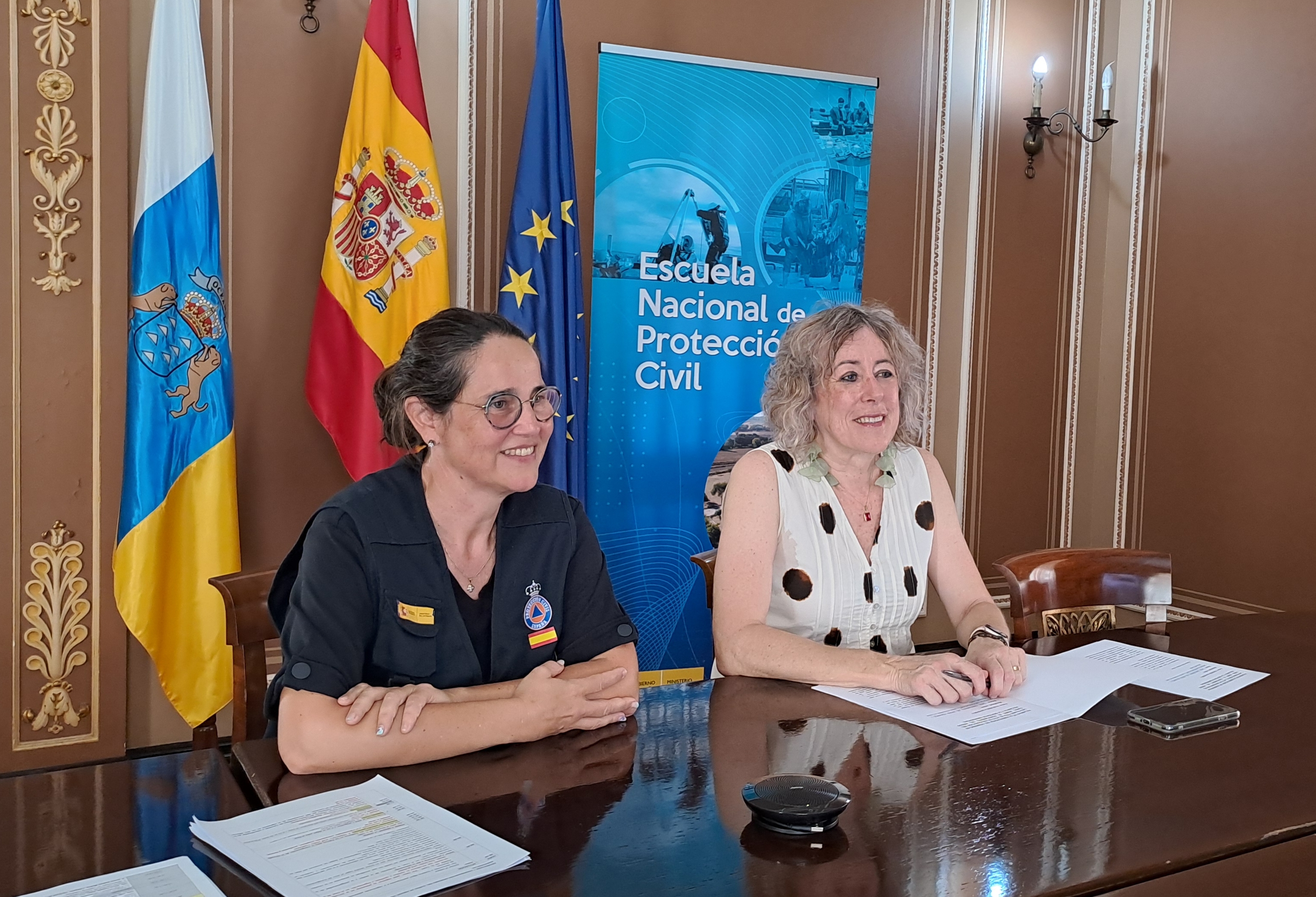 Teresa Mayans y Rita Domínguez
