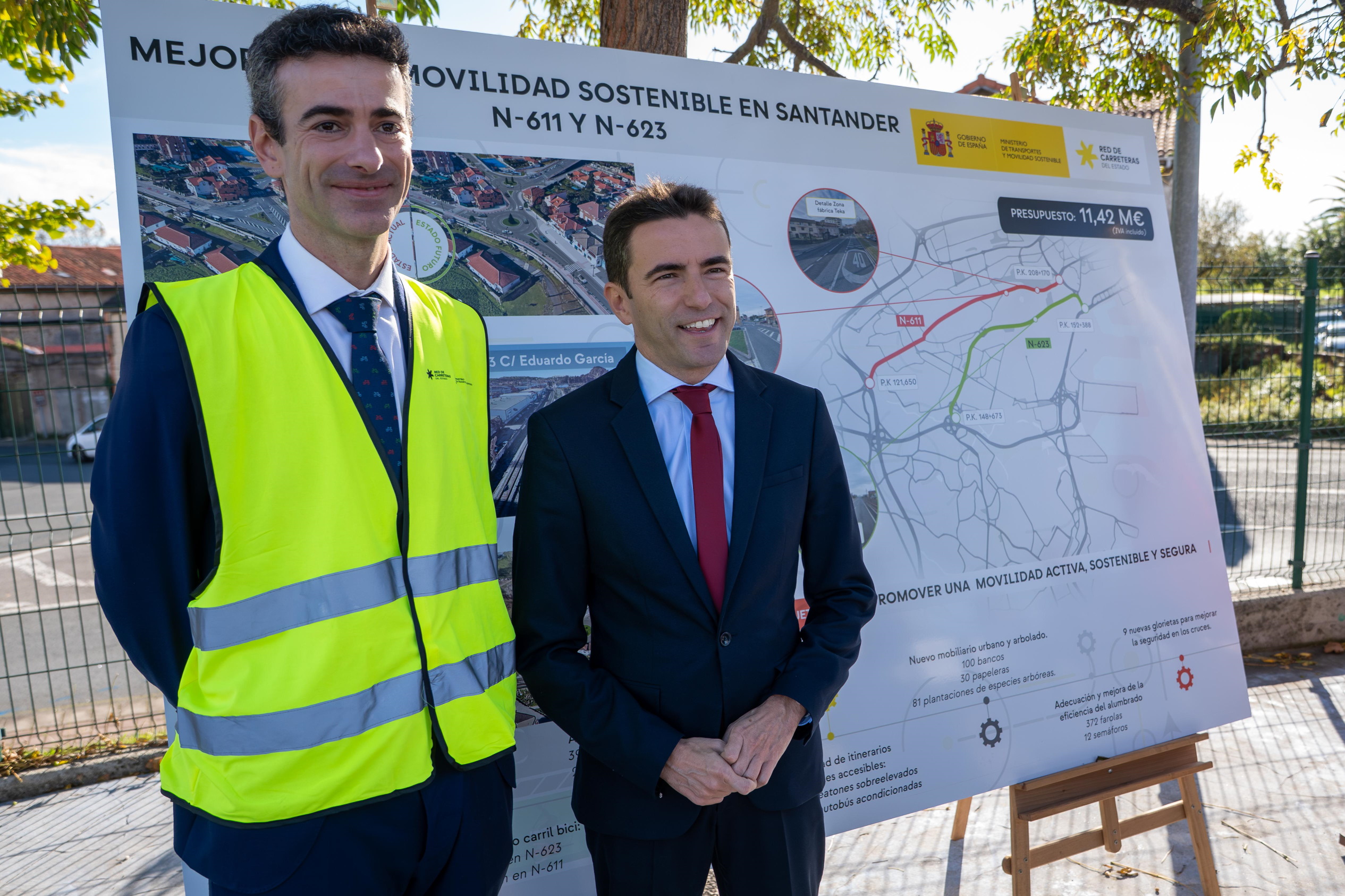 El delegado del Gobierno junto al jefe de la Demarcación de Carreteras en un momento de la visita