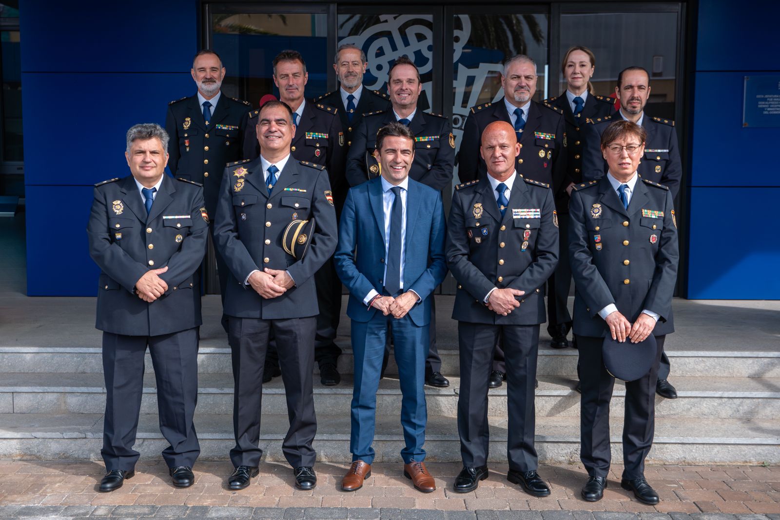 El delegado del Gobierno posa junto a los mandos de la Policía Nacional