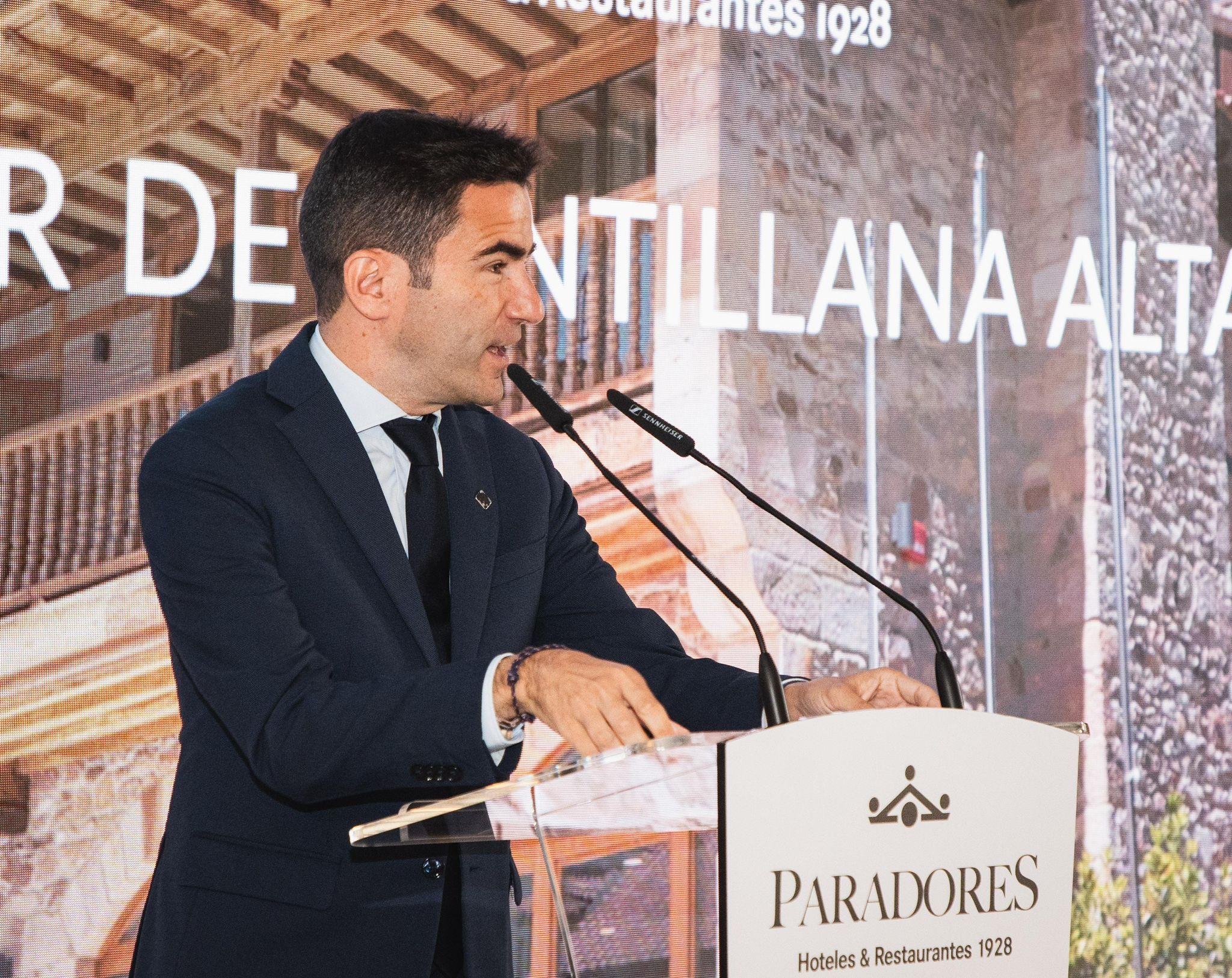 El delegado haciendo declaraciones en el acto