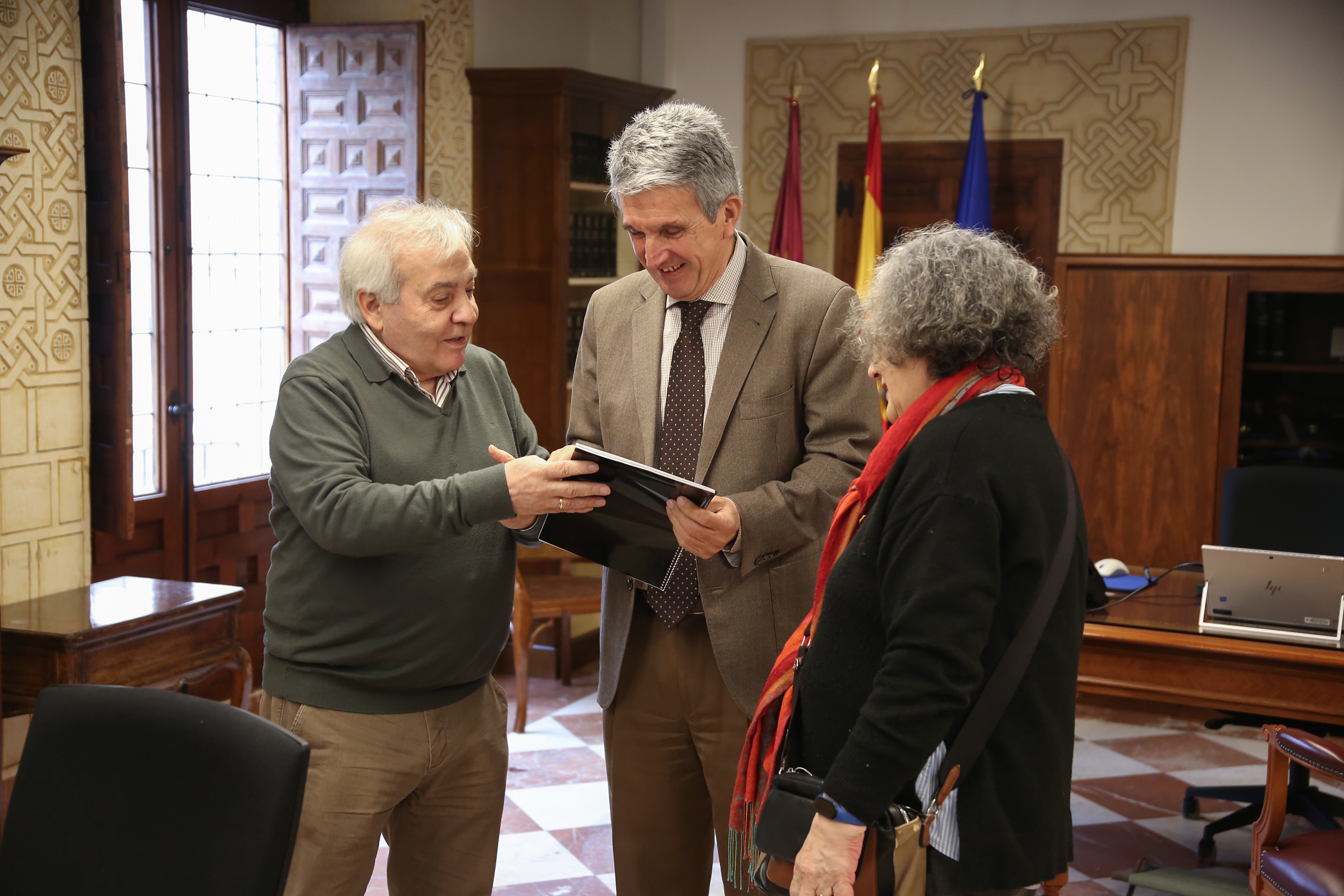 José Pablo Sabrido recibe al grupo de Memoria Democrática de Toledo 