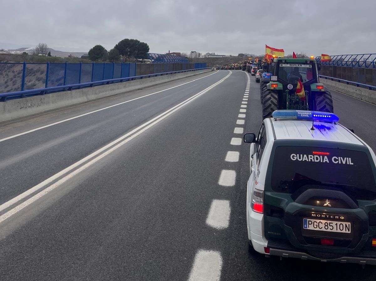 Las FCSE garantizan las seguridad de los 325 tractores que han atravesado las carreteras de Castilla-La Mancha hasta Madrid