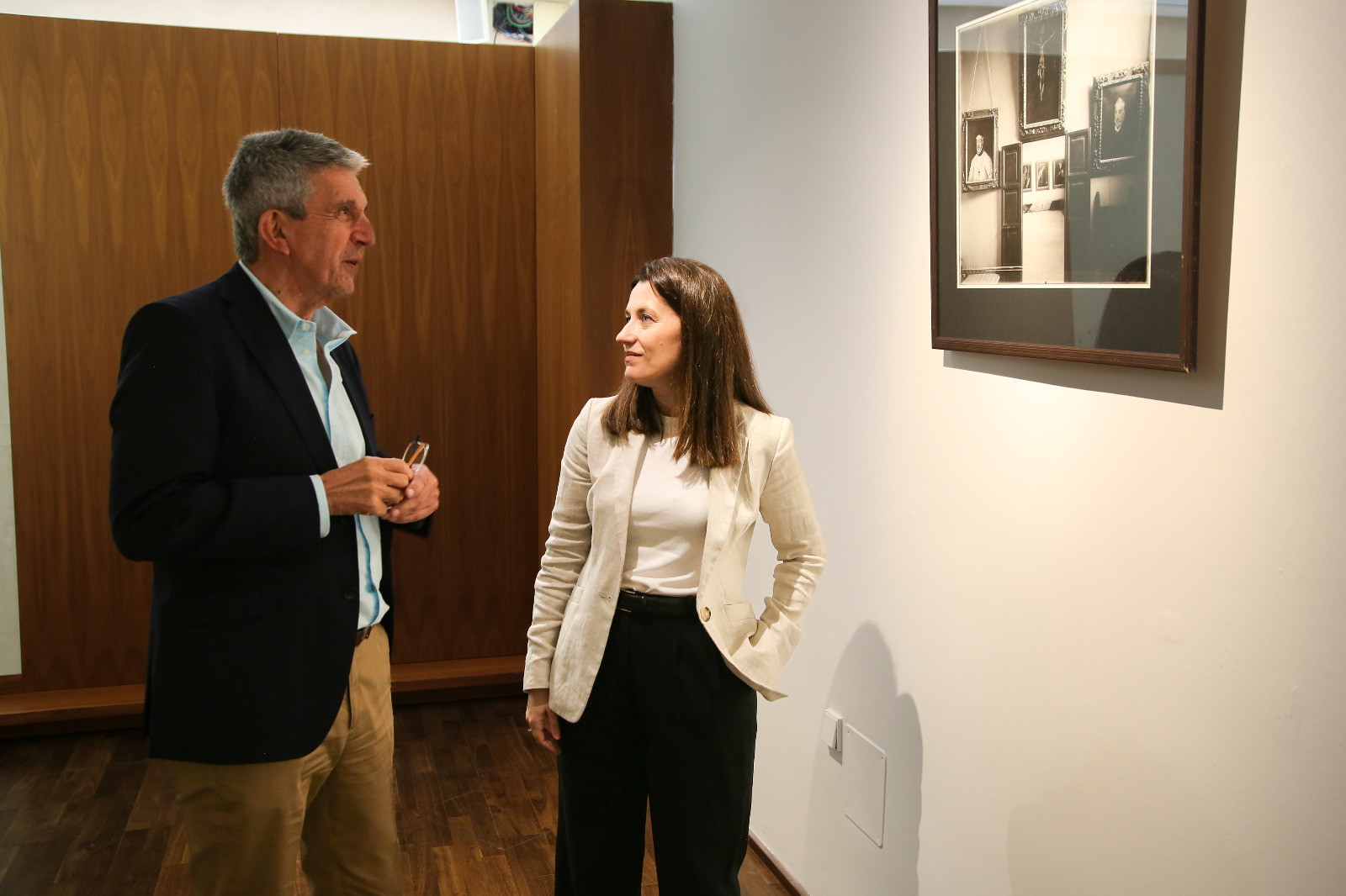 El delegado del Gobierno visita el Museo del Greco y asiste a la muestra de tesoros de los biblioteca del Marqués de la Vega-Inclán en el Día del Libro