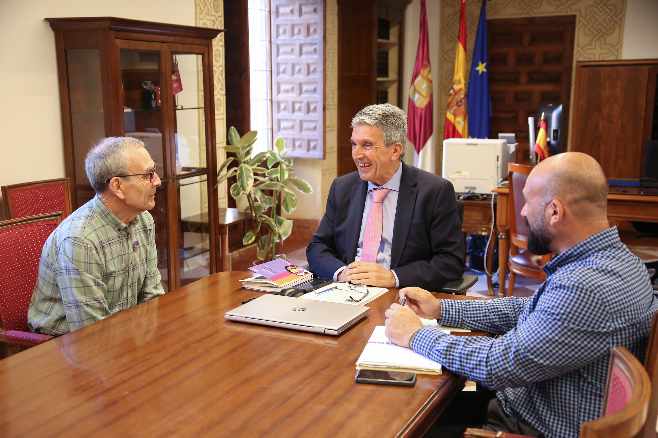 El delegado del Gobierno, José Pablo Sabrido, se reúne con el presidente de AVALTO, Manuel Prior