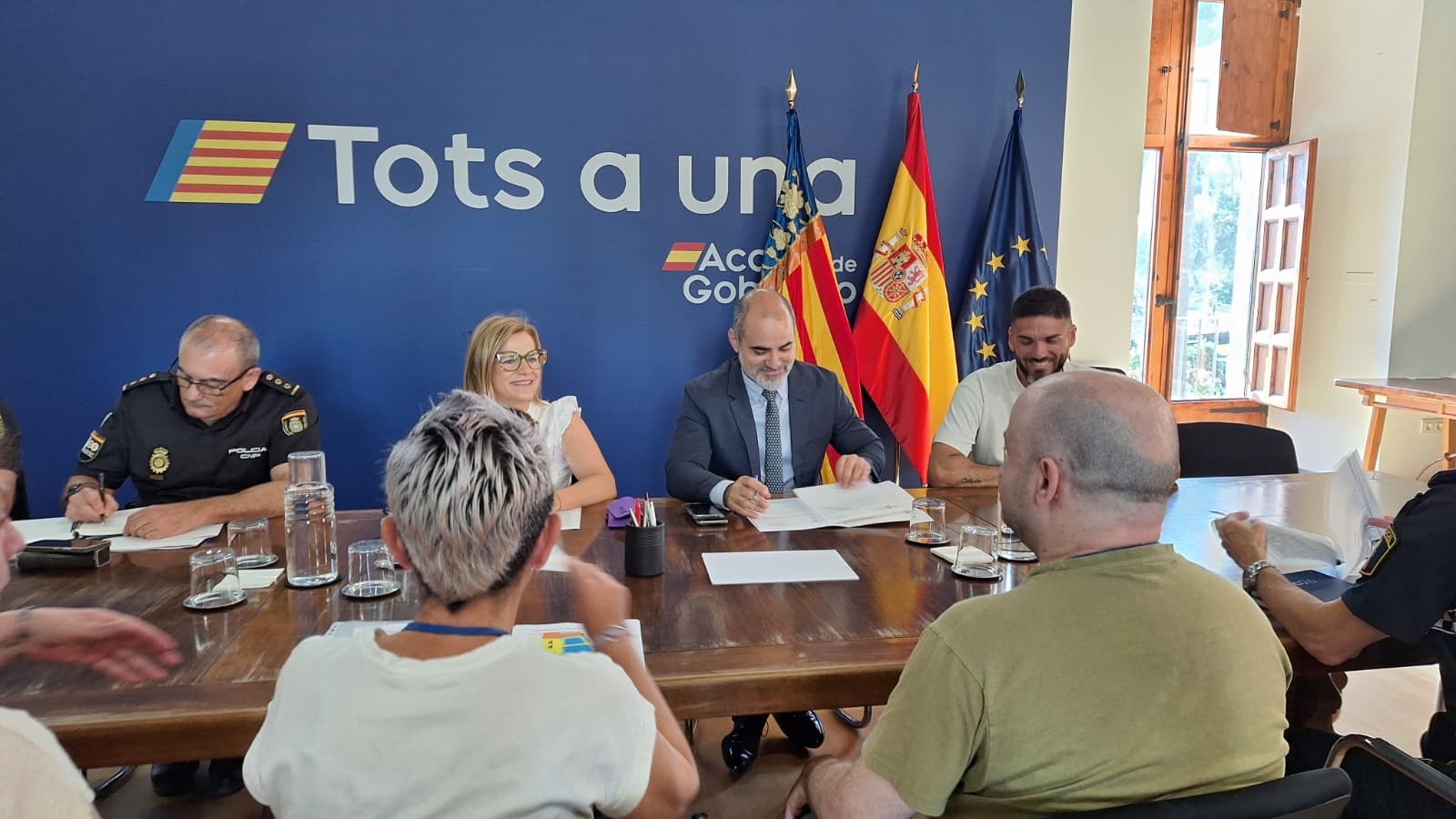 La delegada analiza con el colectivo Lambda la celebración del Orgullo