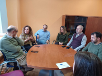 La delegada do Goberno nA Rioxa, Beatriz Arraiz, na visita á Oficina de Estranxeiría da Comunidade