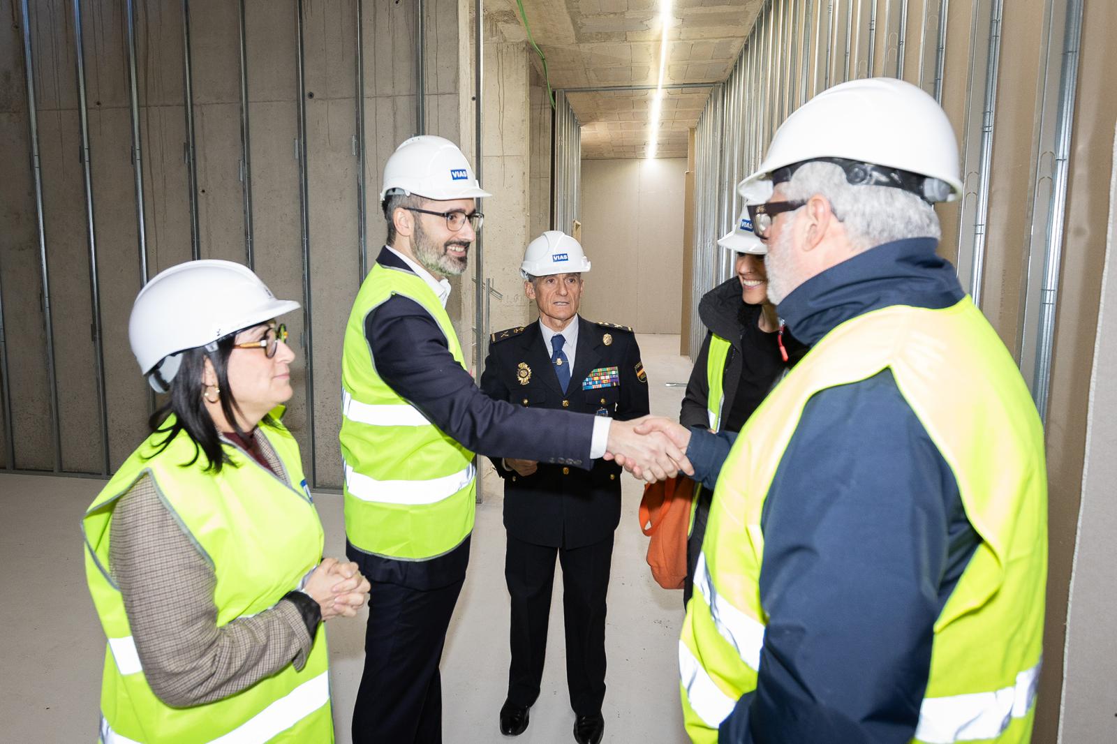 Lucas visita las obras de la comisaría