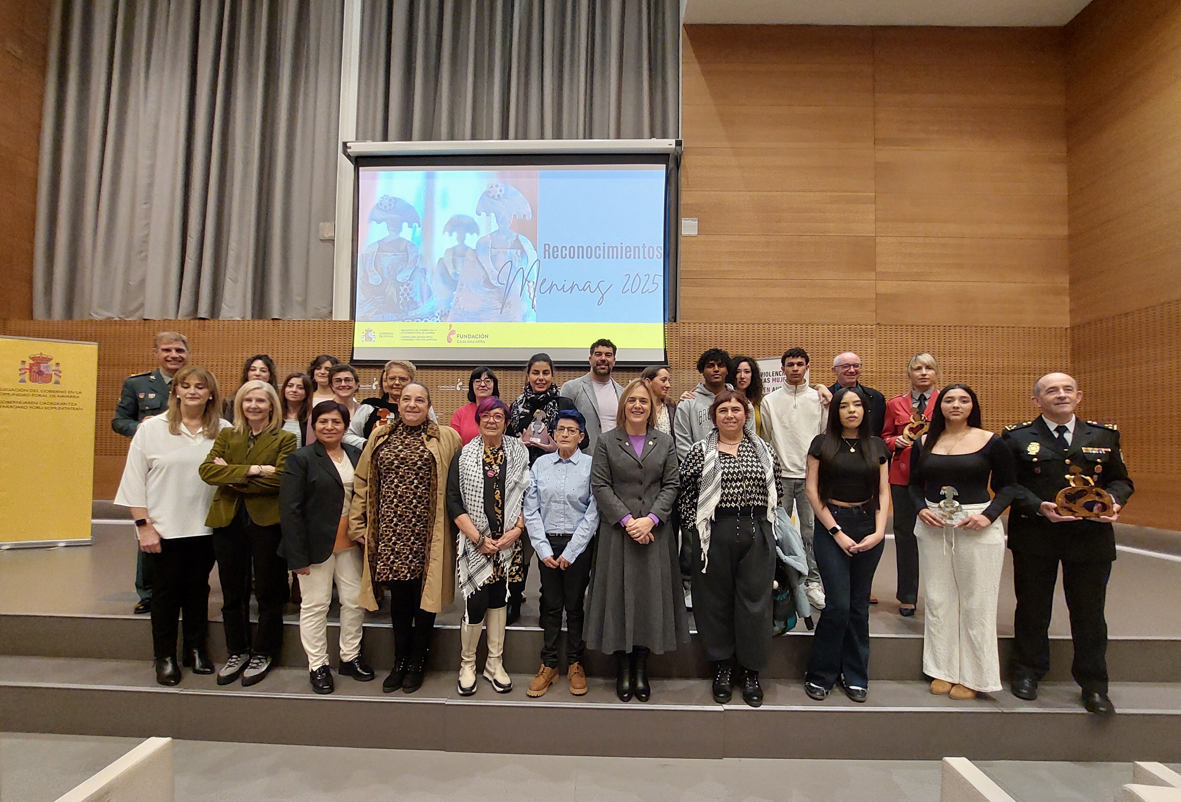 Foto de grupo con las personas reconocidas con las Meninas 2025