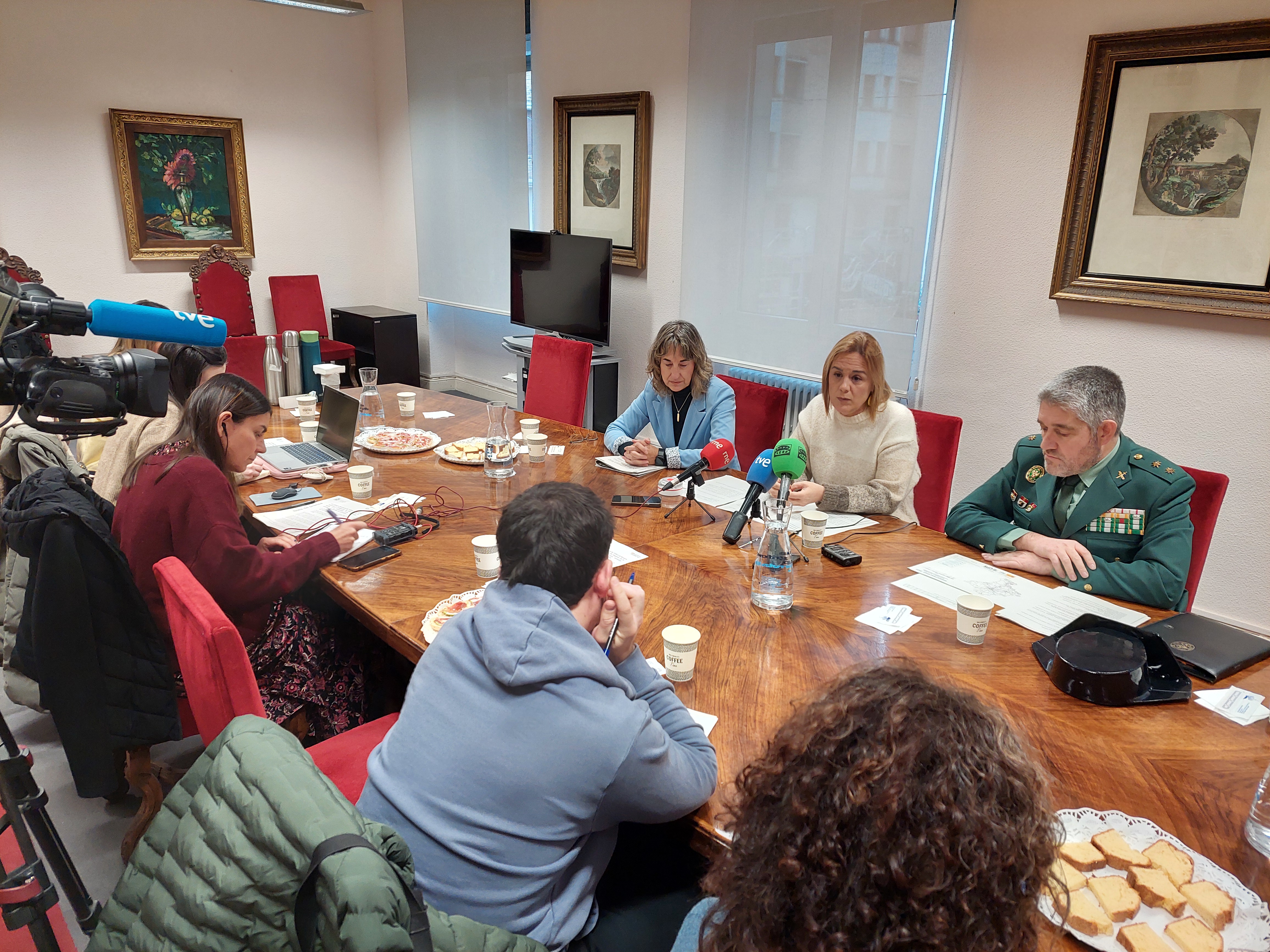 Rueda de prensa de la delegada del Gobierno en Navarra, la jefa provincial de tráfico y teniente coronel jefe de la Agrupación de Tráfico de la Guardia Civil