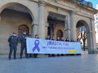 Minuto de silencio en el exterior de la delegación del gobierno