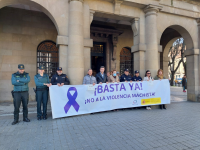 Minuto de silencio en el exterior de la delegación del gobierno