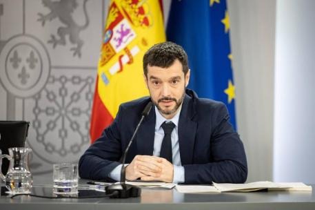Ministro Bustinduy en rueda de prensa del Consejo de Ministros