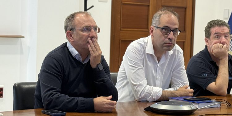 Experimento de extracción de gases de orixe volcánico