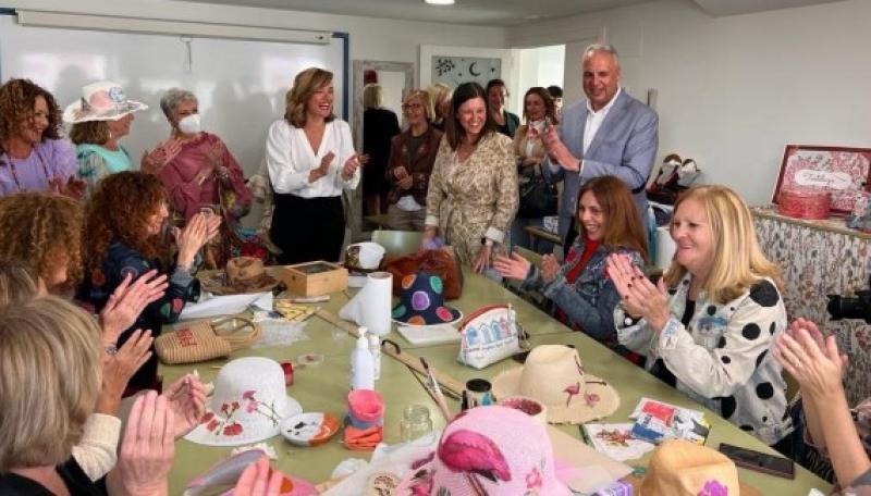 Pilar Alegría visits the CEPER María Zambrano of San Fernando, the largest permanent adult education center in Andalusia