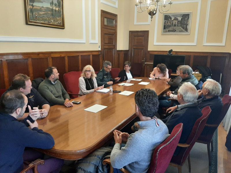 The subdelegate of the Government in Huesca and the lieutenant colonel head of the Huesca Command meet with several mayors to prevent criminal activity in rural areas