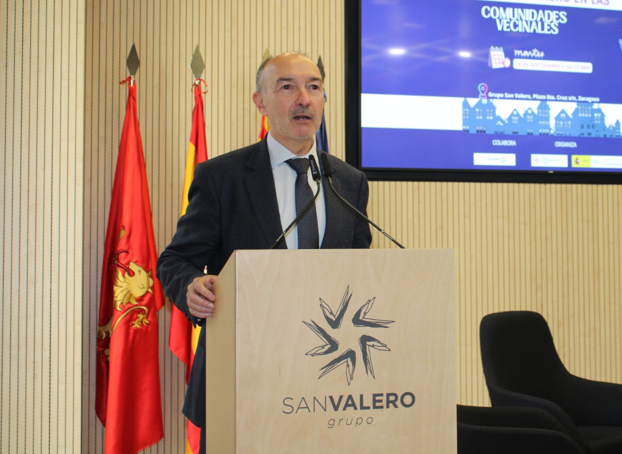Fernando Beltrán opens the day.