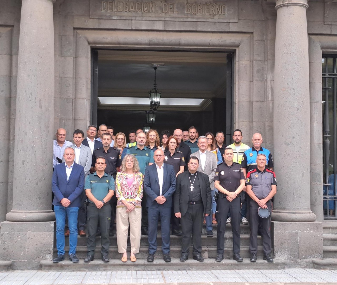 Minute of silence after the confirmation as gender violence of the murder of a woman in Cáceres