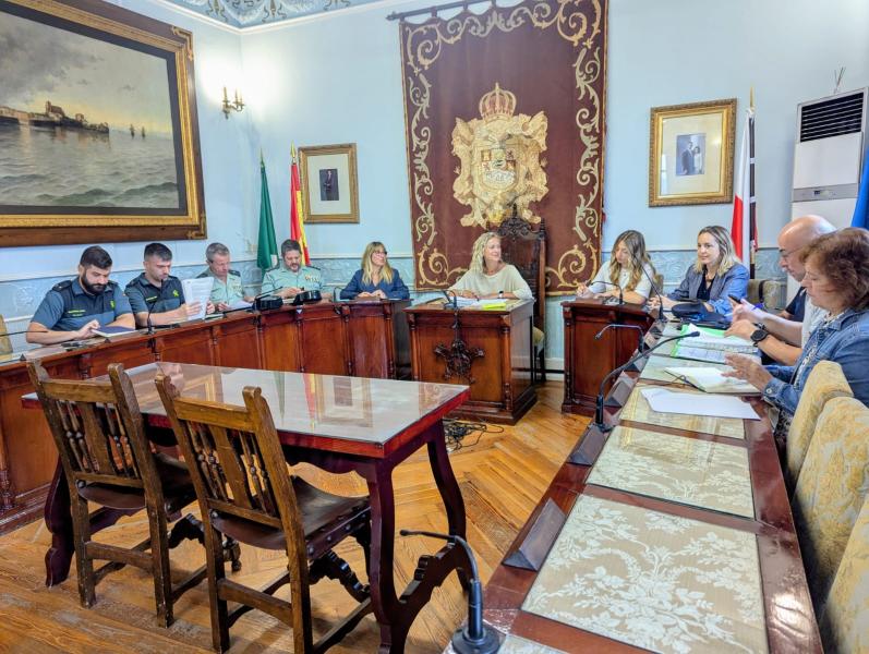 Gómez de Diego announces the arrival of ten new civil guards to reinforce security in Castro Urdiales