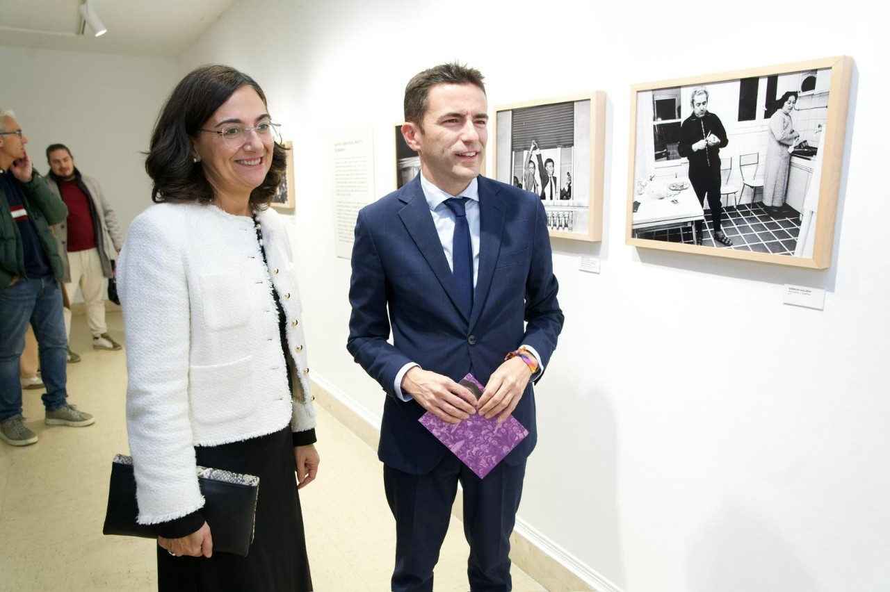 The delegate together with the rector in the exhibition