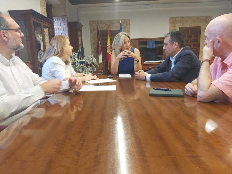 Milagros Tolón meets with Javier Ortega, general secretary of CCOO Castilla-La Mancha